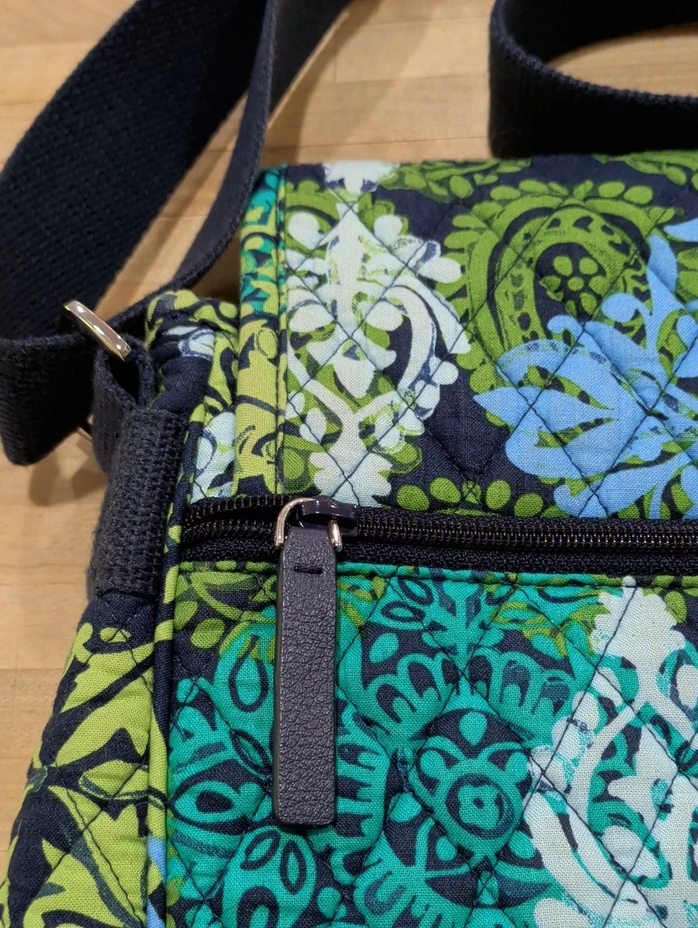 Vera Bradley Blue, Teal, Green & White Quilted Crossbody Messenger Bag - Picture 4 of 13